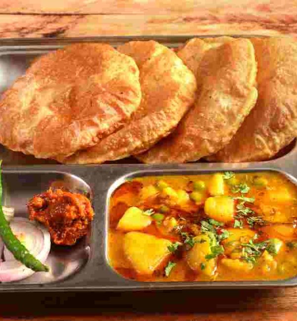 Puri Bhaji with Rassa Bhaji(Rassa Bhaji, 5 Puri, Onion, Chutney)